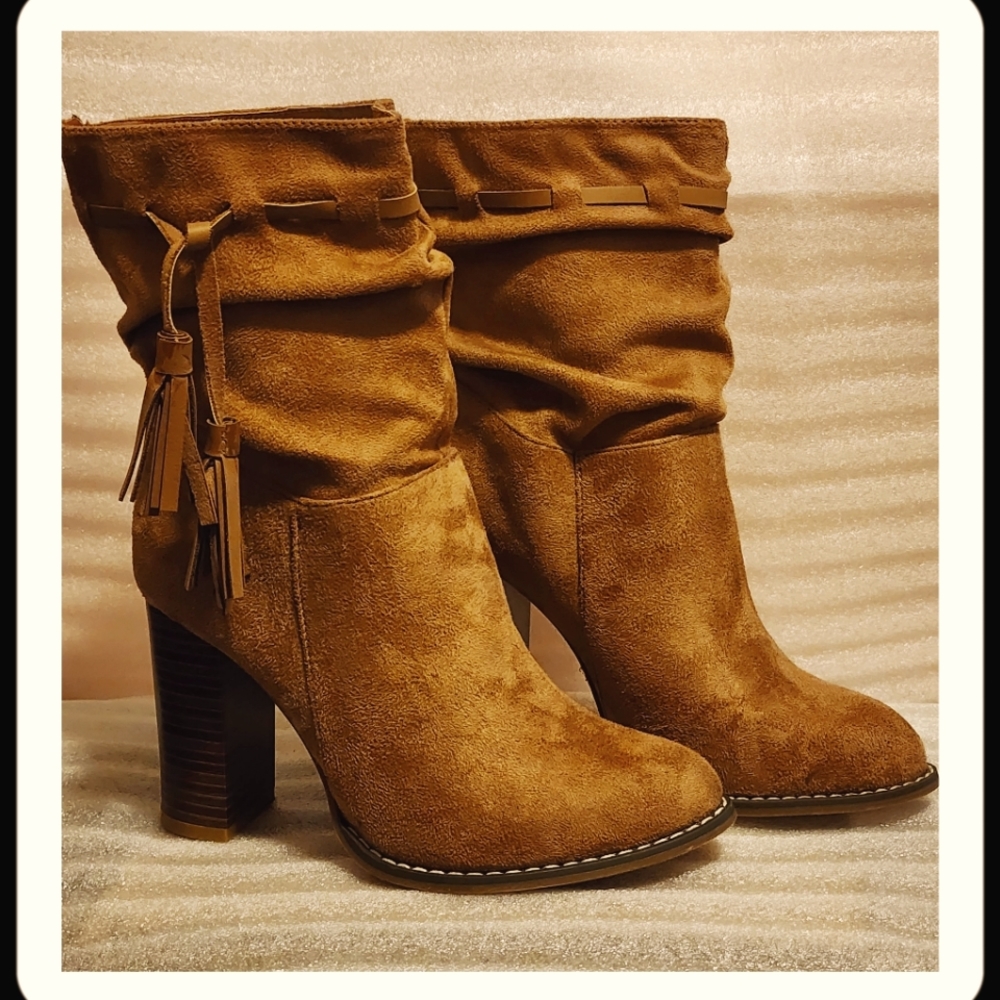 Shoe Dazzle Heeled Boots